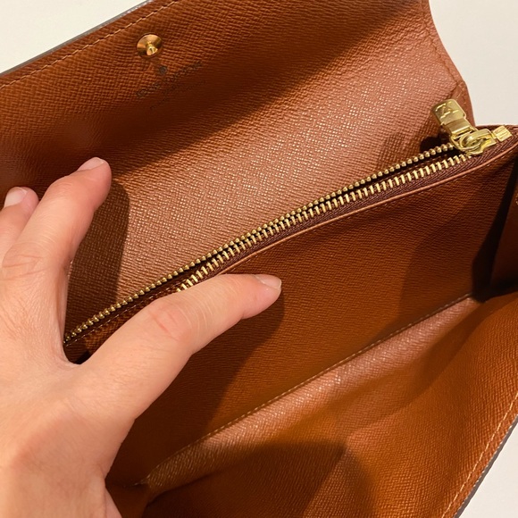 Authentic LV Sarah wallet - Picture 10 of 12
